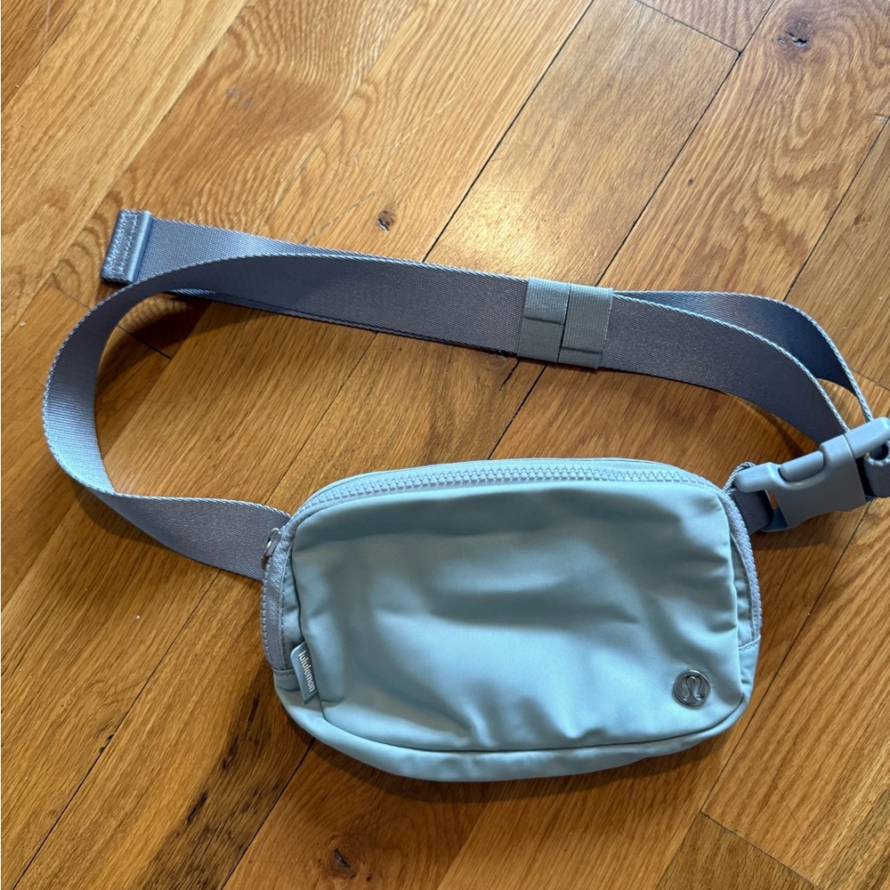 Lululemon Everywhere Belt Bag Mini